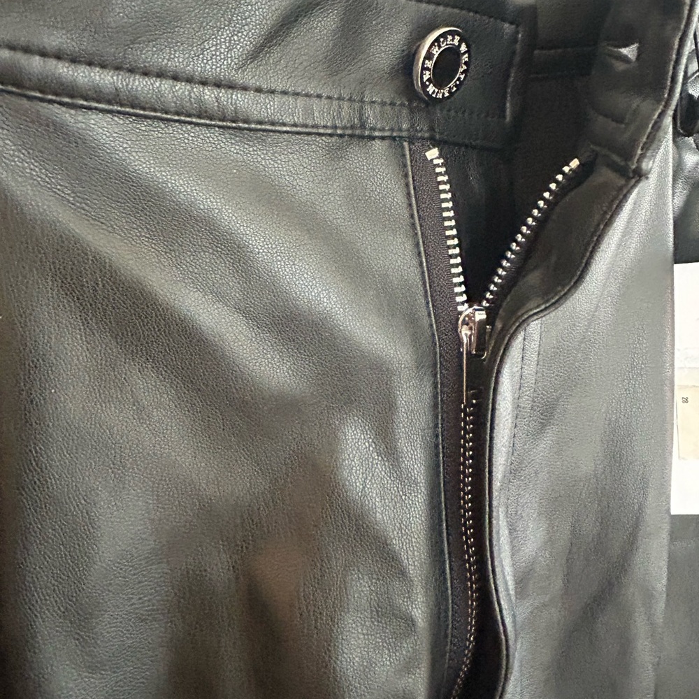 WE WORE WHAT Women's Black Faux Leather Cuffed Shorts Size 28 NWT - Picture 8 of 9